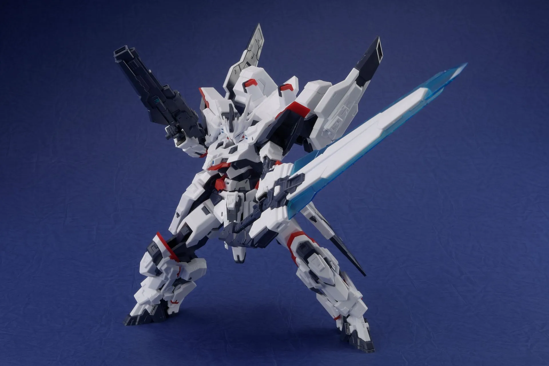 専用ポリパーツと武装保持ギミック