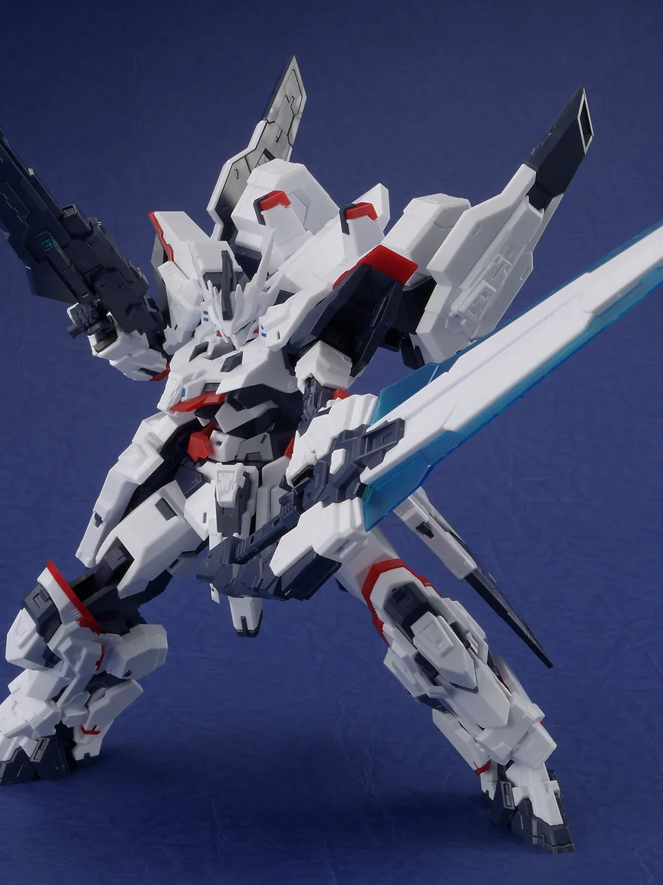 専用ポリパーツと武装保持ギミック